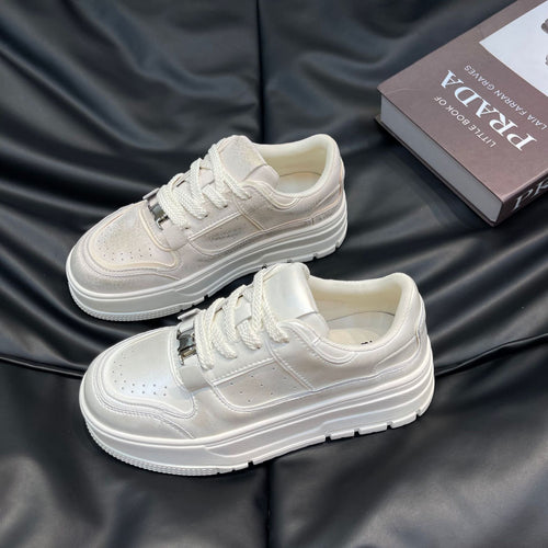 Damen modische Sneakers mit hochglänzendem Obermaterial und stabiler Plateausohle R&B