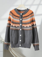 Damen Strickjacke mit aufwendigen geometrischen Mustern und nachhaltigem Material
