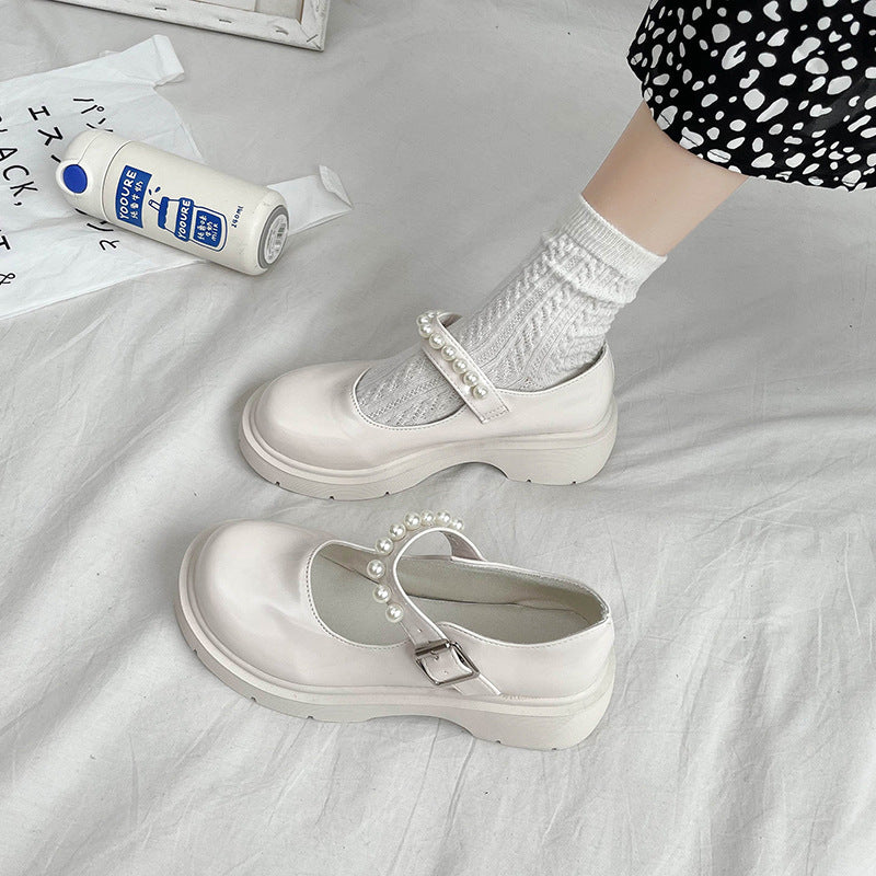 Damen Mary Jane Schuhe mit glänzendem Obermaterial und Perlenschmuck R&B