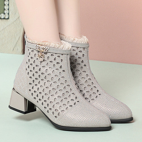 Damen elegante Stiefeletten mit funkelnden Strassdetails und modischem Lochmuster R&B
