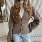 Damen Strickjacke mit tiefem V-Ausschnitt und praktischen Taschen R&B