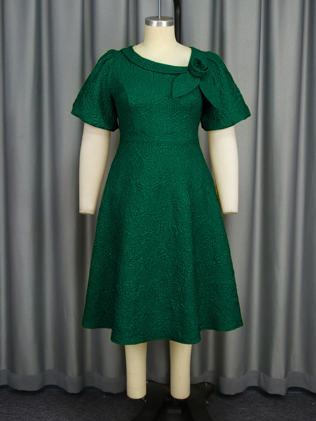 Damen Elegantes Kleid mit strukturierter Blumenapplikation R&B