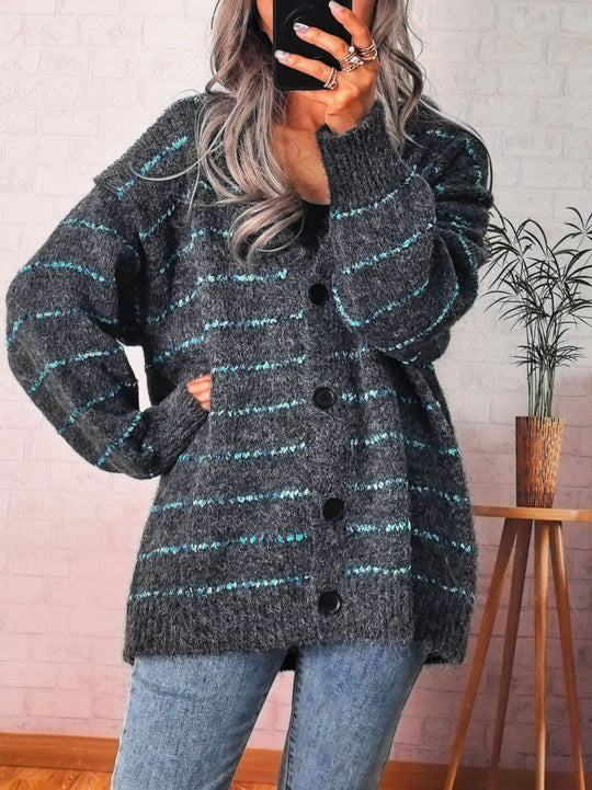 Damen Grobstrickjacke mit modischen Kontraststreifen und eleganten Knopfdetails R&B