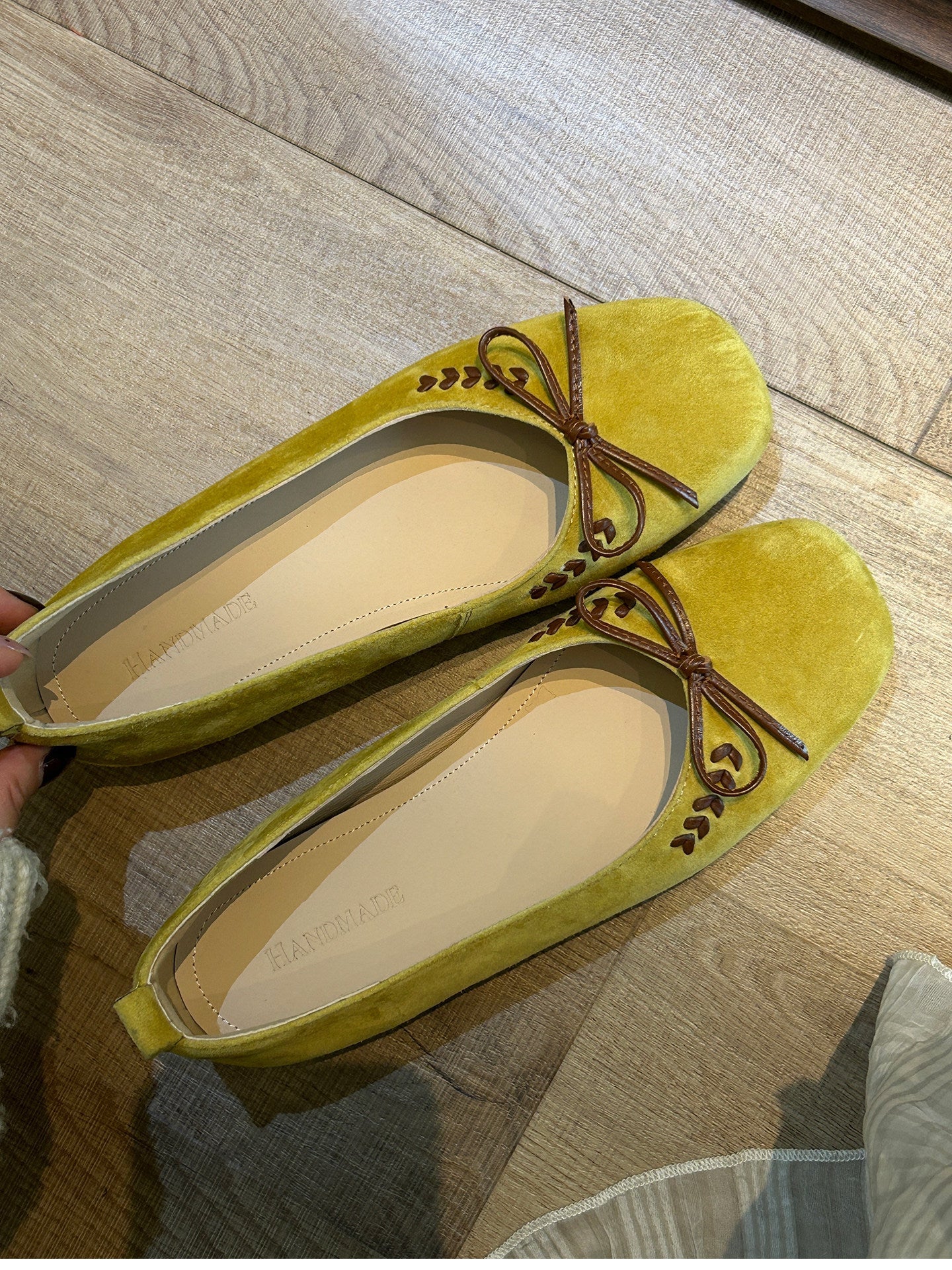 Damen Ballerinas aus weichem Veloursleder mit dekorativem Schleifendetail R&B