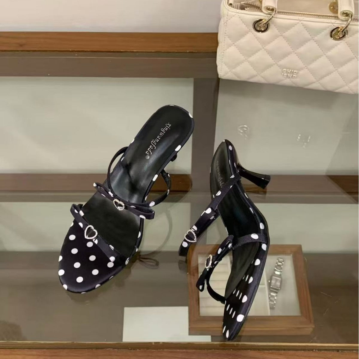 Damen Chic und komfortable Sandalen mit gepunktetem Muster