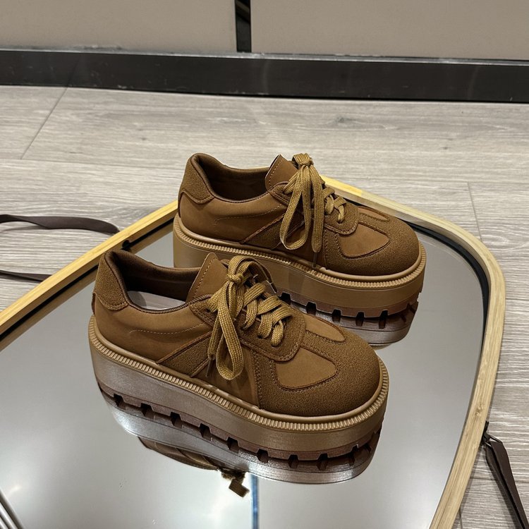 Damen modische Platform Sneakers mit robustem Sohlenprofil und klassischem Design R&B