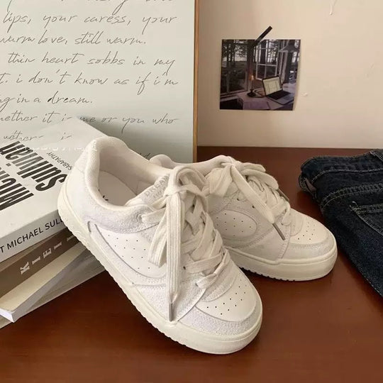 Damen Sneakers im modernen minimalistischen Design mit atmungsaktiven Oberflächen und gepolsterter Innensohle R&B