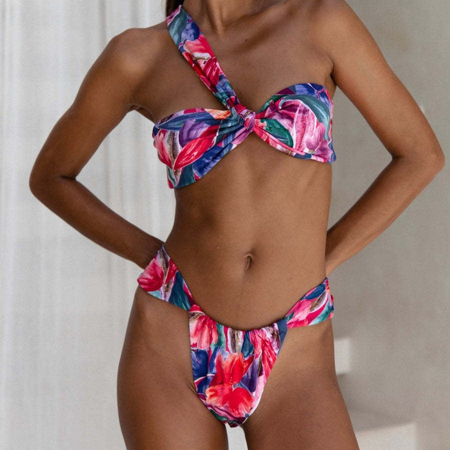 Damen Bandeau-Bikini mit asymmetrischen Trägern und modischen Wickeldetails R&B