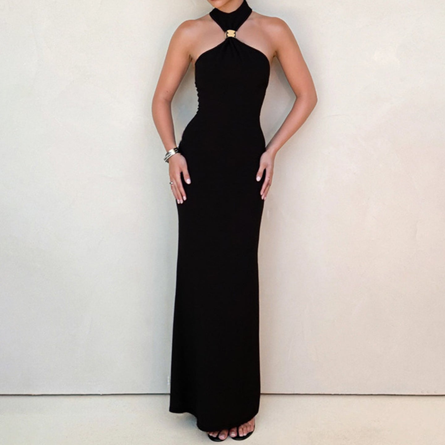 Damen Abendkleid mit schickem Halterdesign und eleganter Silhouette R&B