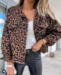 Damen Denimjacke im Leo-Design mit lässigem Schnitt und Fransenabschluss EB