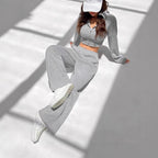 Damen sportliches Set aus weich fließendem Material mit Kapuze und weitem Schnitt R&B
