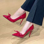 Damen elegante Pumps mit dekorativer Schleifenapplikation und hochglänzendem Finish R&B