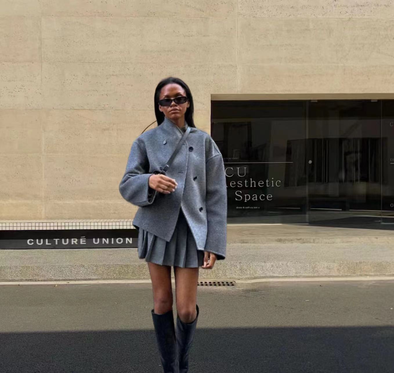 Damen Modische und elegante Kurzjacke mit innovativem Schnitt R&B