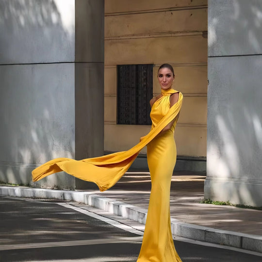 Damen Elegantes und fließendes Abendkleid mit asymmetrischem Ausschnitt R&B