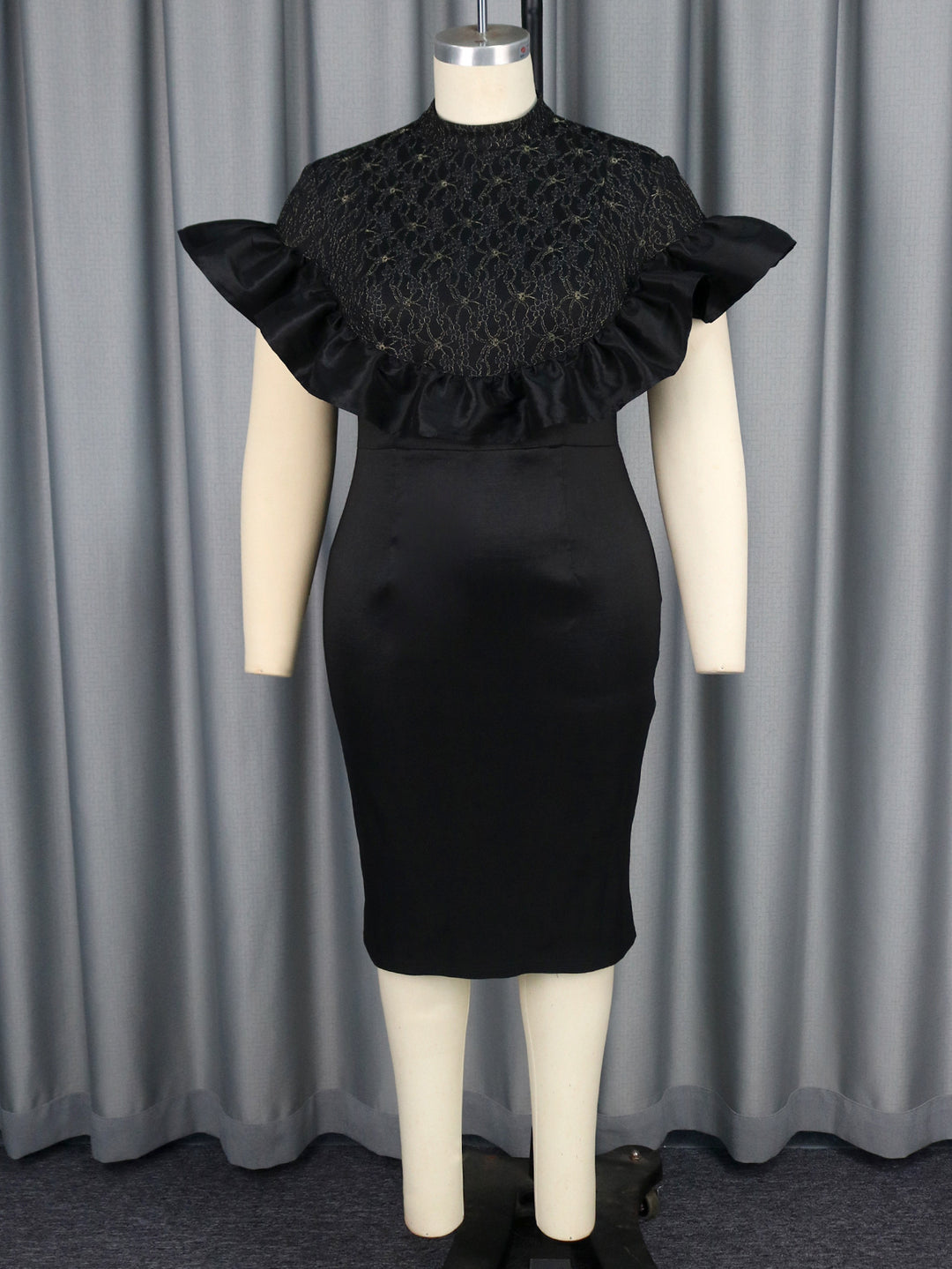 Damen Elegantes Kleid mit Rüschenausschnitt R&B