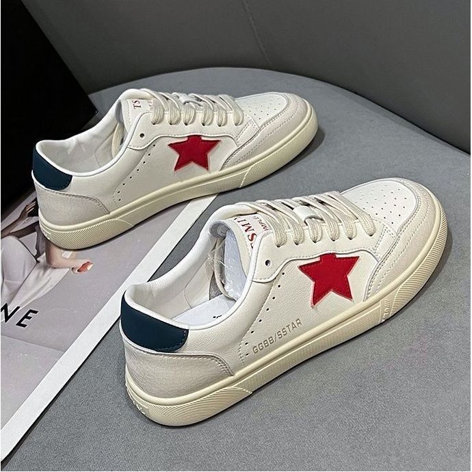 Damen Sneaker mit glitzerndem Sternenmotiv und flexiblem Sohlenprofil