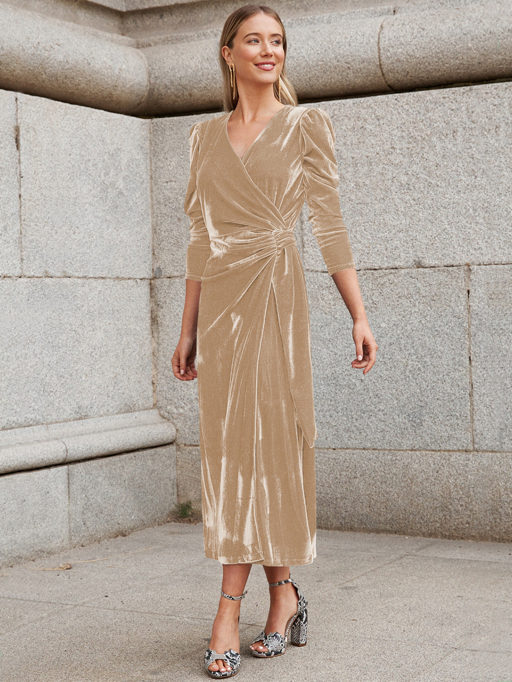 Damen Elegantes Wickelkleid mit Puffärmeln und Goldakzenten R&B