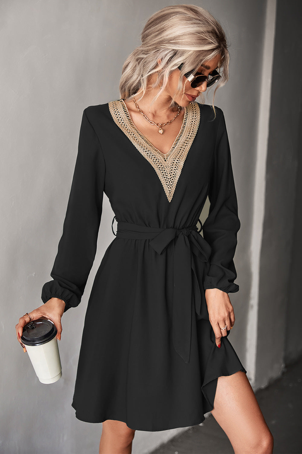 Damen elegantes Kleid mit V-Ausschnitt, Rüschendetails und Taillengürtel R&B