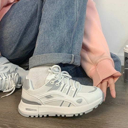 Damen Sportliche Sneakers mit charakteristischer Profilsohle und atmungsaktivem Mesh-Obermaterial R&B
