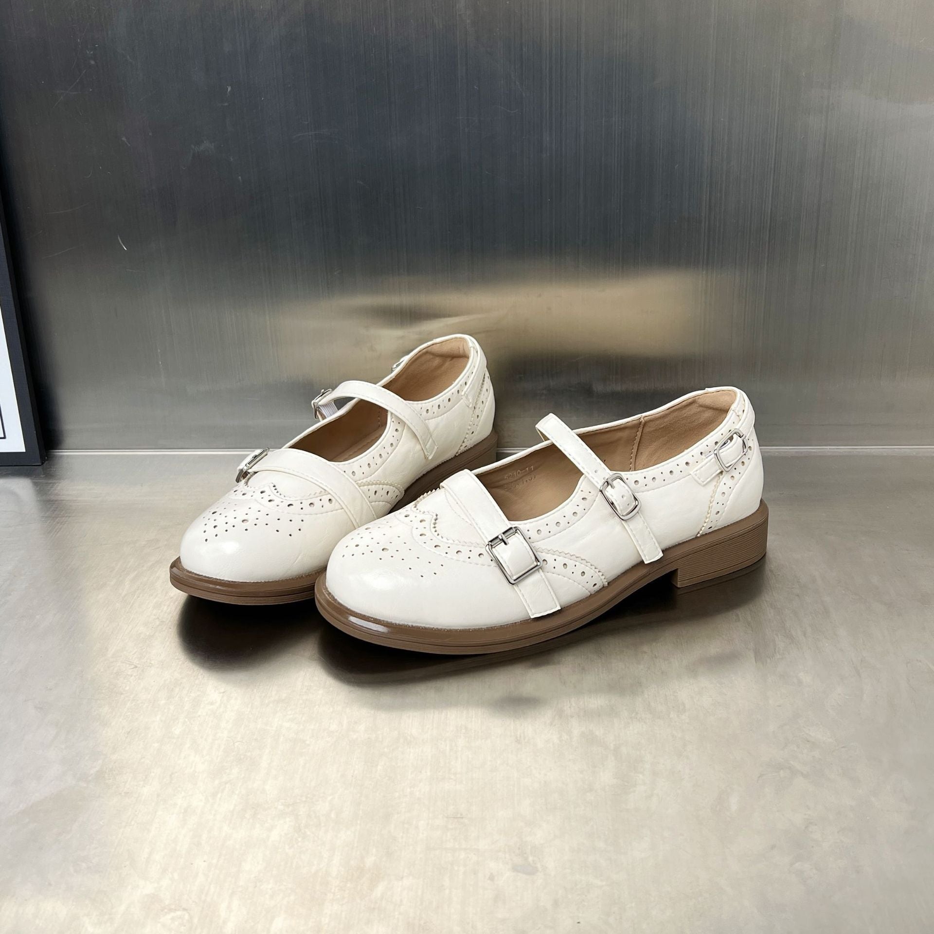 Damen elegante Ballerinas mit doppeltem Riemenverschluss und dekorativem Lochmuster R&B