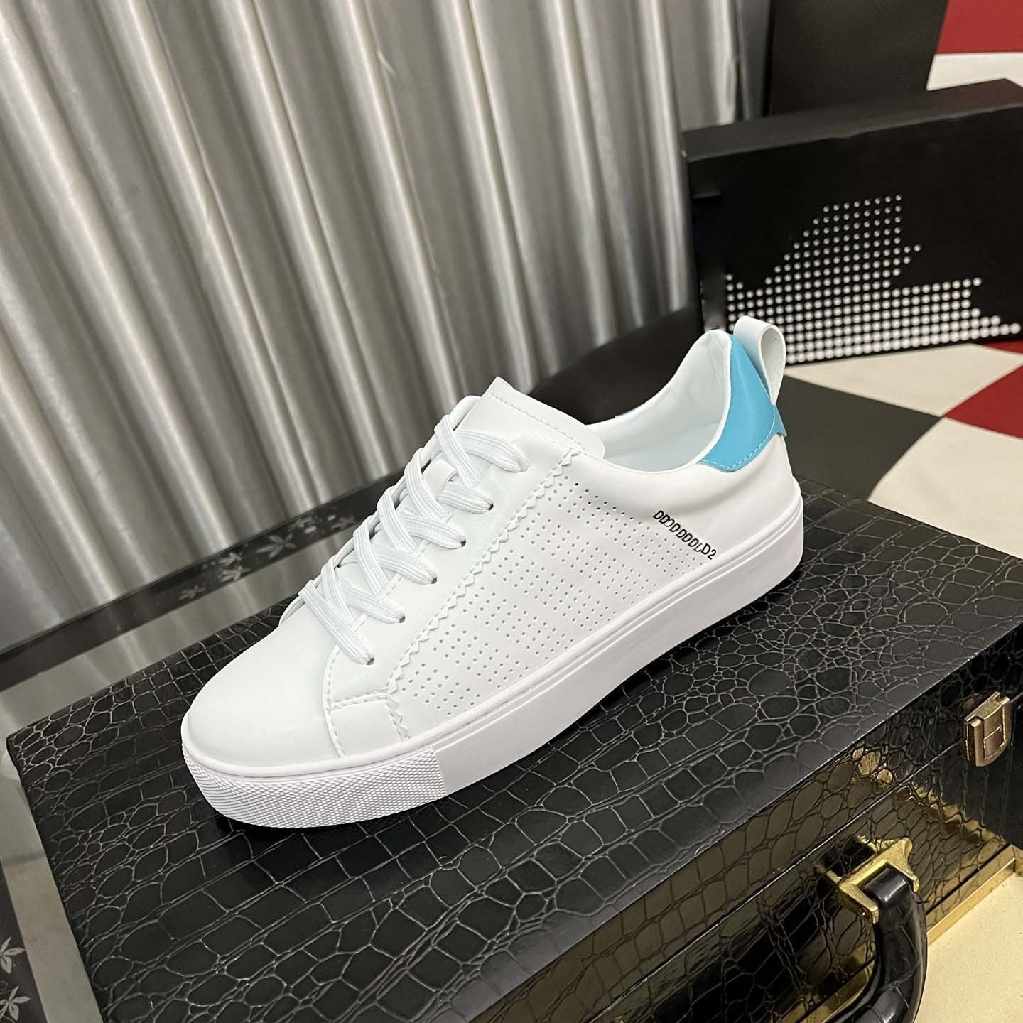 Damen sportliche Sneaker mit atmungsaktiver Oberflächenstruktur und rutschfester Sohle R&B