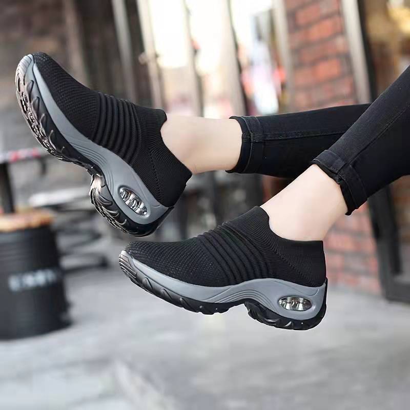 Damen Luftgepolsterte Sneakers mit elastischem Strickoberteil R&B