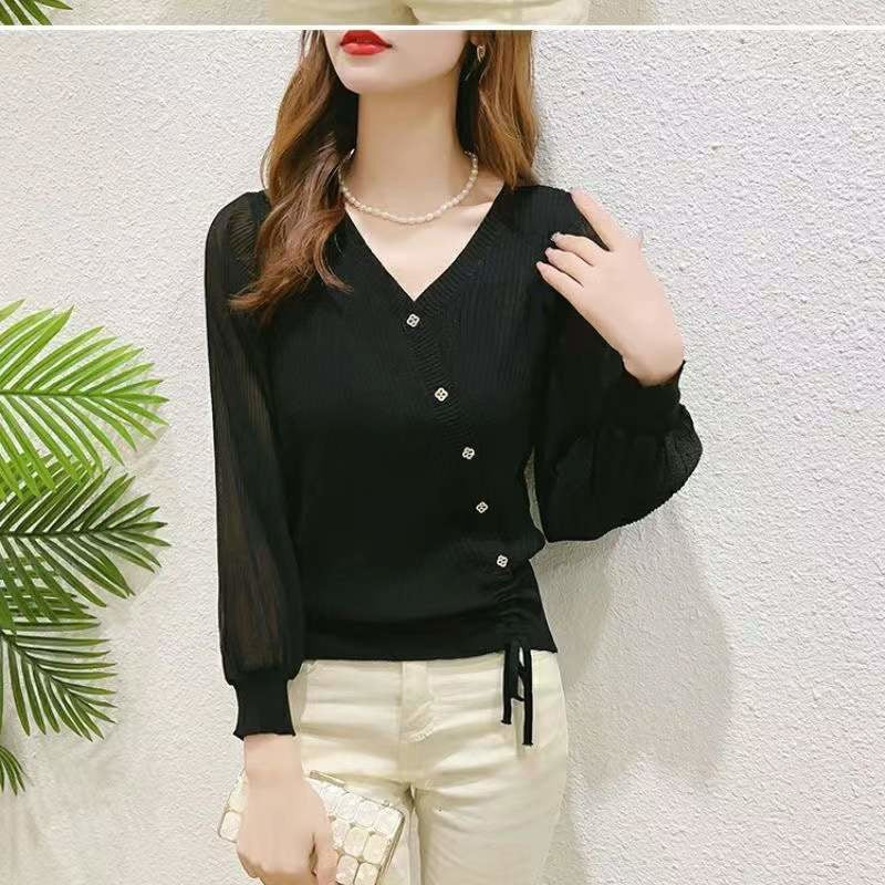 Damen eleganter Strickpullover mit Knopfdetails und transparenten Ärmeln R&B