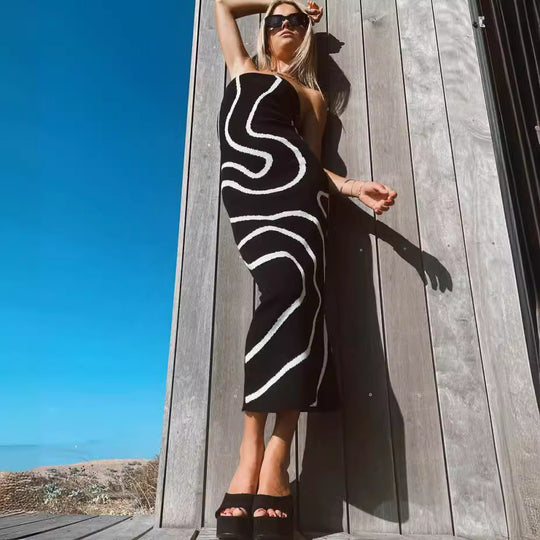 Damen Maxikleid im trendigen Silhouette mit asymmetrischem Design und dekorativen Linien R&B