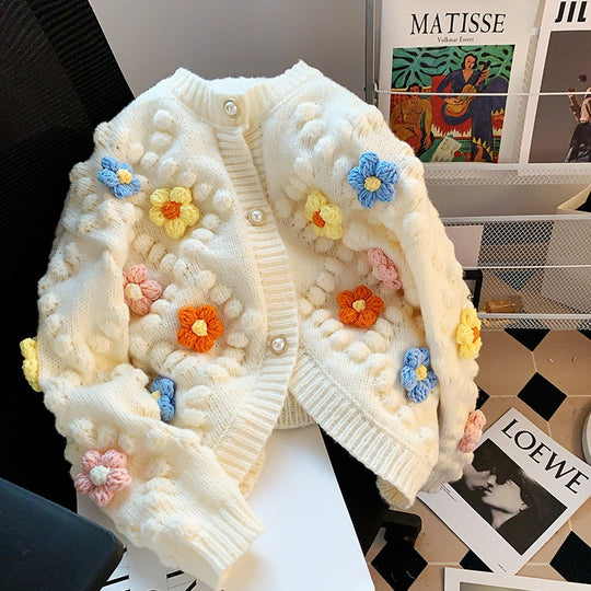 Damen Strickjacke mit Blumenapplikation und Knopfleiste R&B
