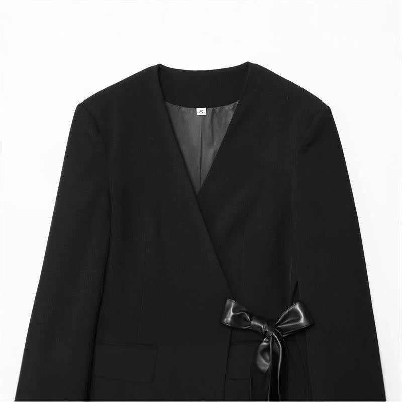 Damen Wickelblazer mit eleganter Satin-Schleife und modernen Taschen R&B