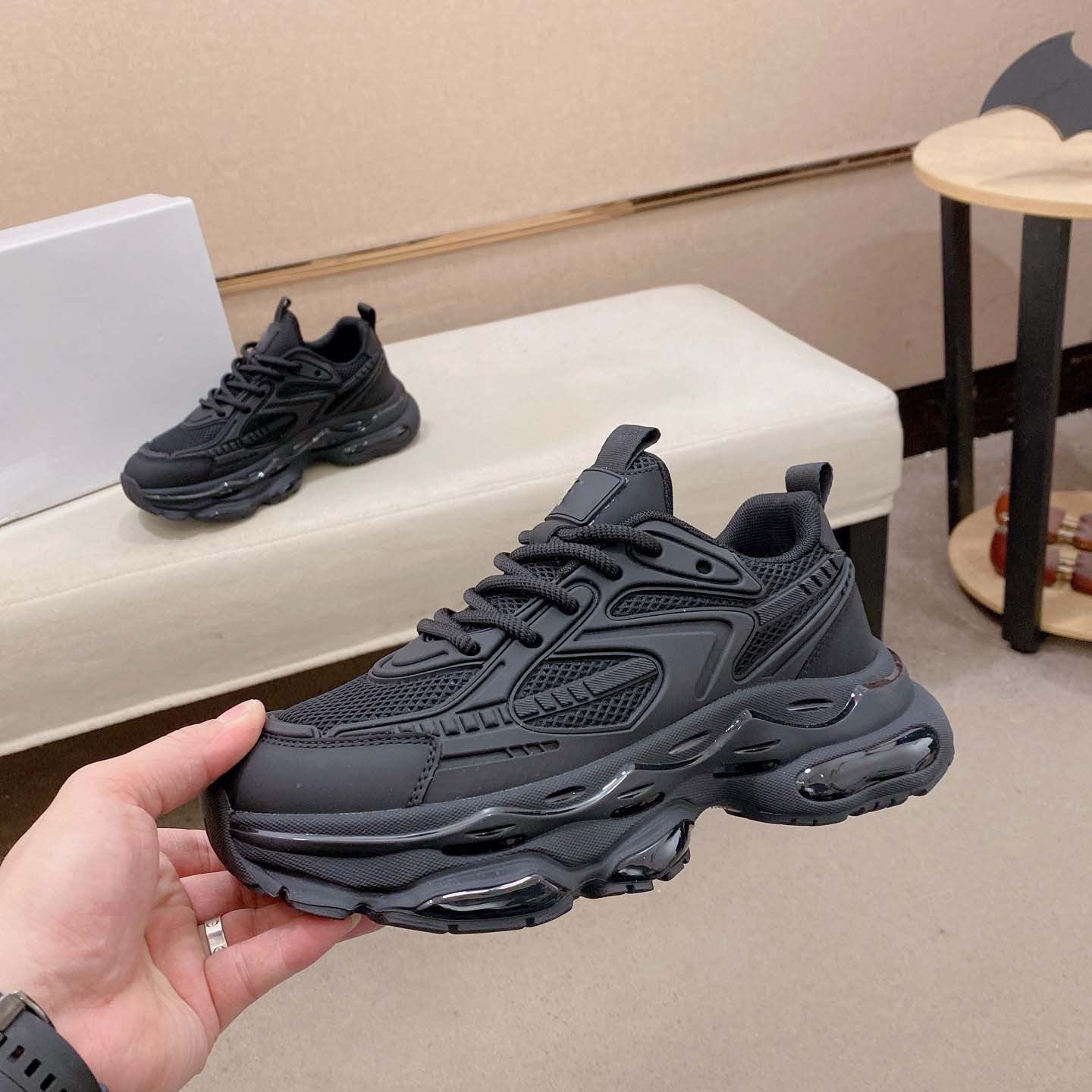 Damen sportliche Sneakers mit maximaler Dämpfung und atmungsaktiver Oberflächenstruktur R&B