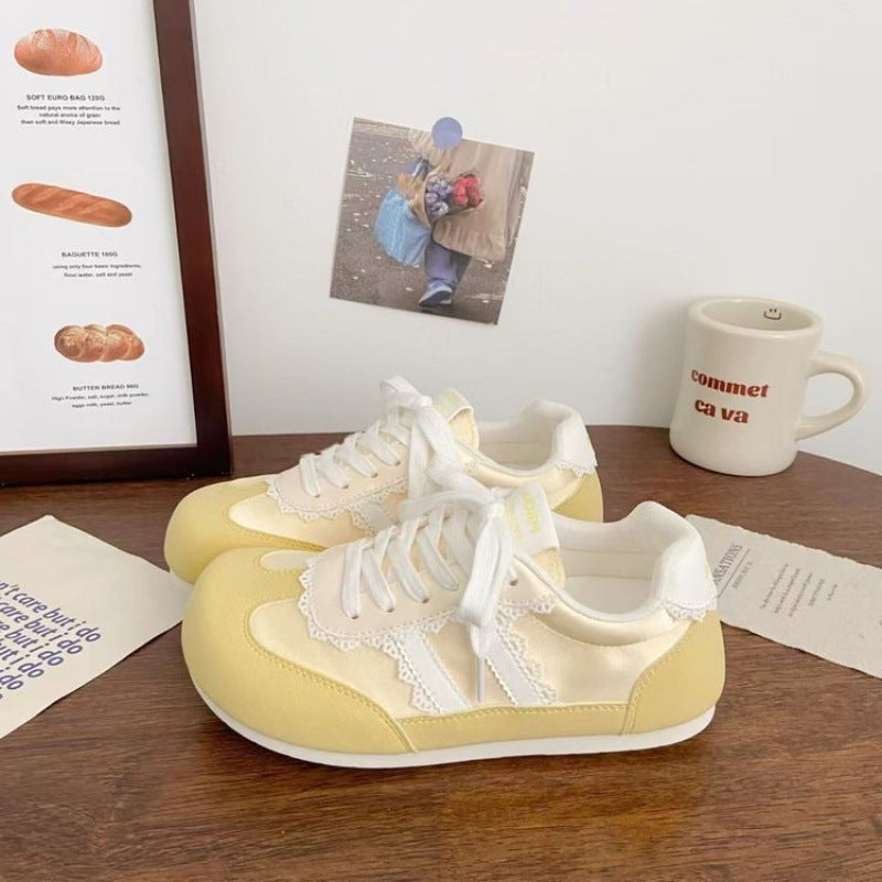 Damen Sneakers mit verspieltem Spitzendetail und atmungsaktiver Obermaterialstruktur R&B