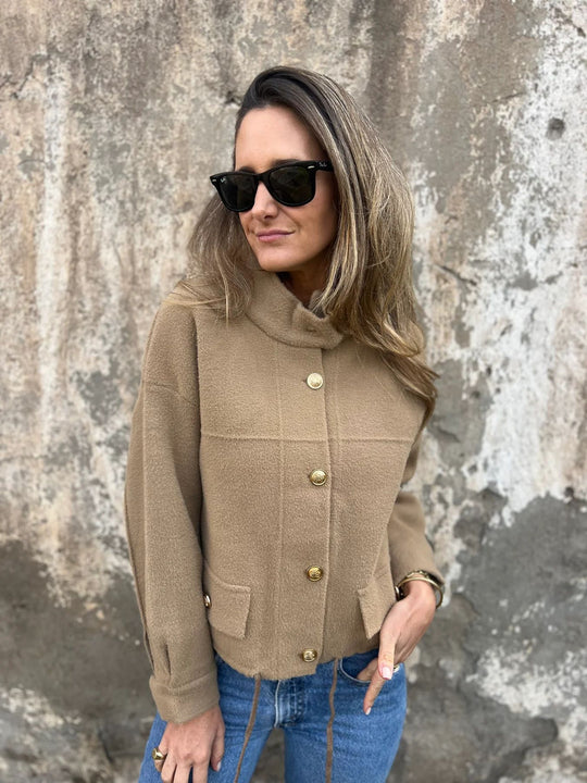 Damen Kurze Jacke mit dekorativen Knöpfen und praktischen Taschen R&B