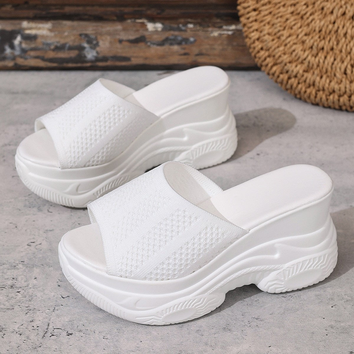 Damen Plateauschlupfschuhe mit floralen Akzenten R&B