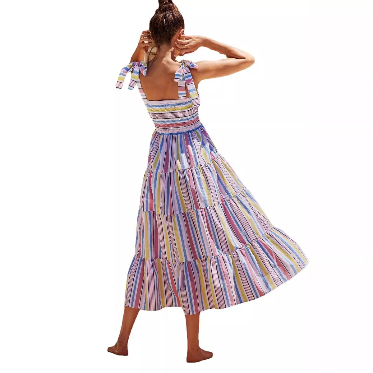 Damen Maxikleid mit schmeichelndem Smock-Oberteil und verspielten Trägern