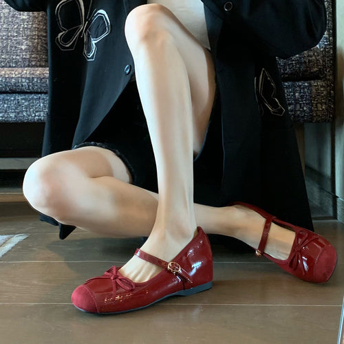 Damen Ballerinas mit elegantem Riemen und hochwertigem Lackleder R&B