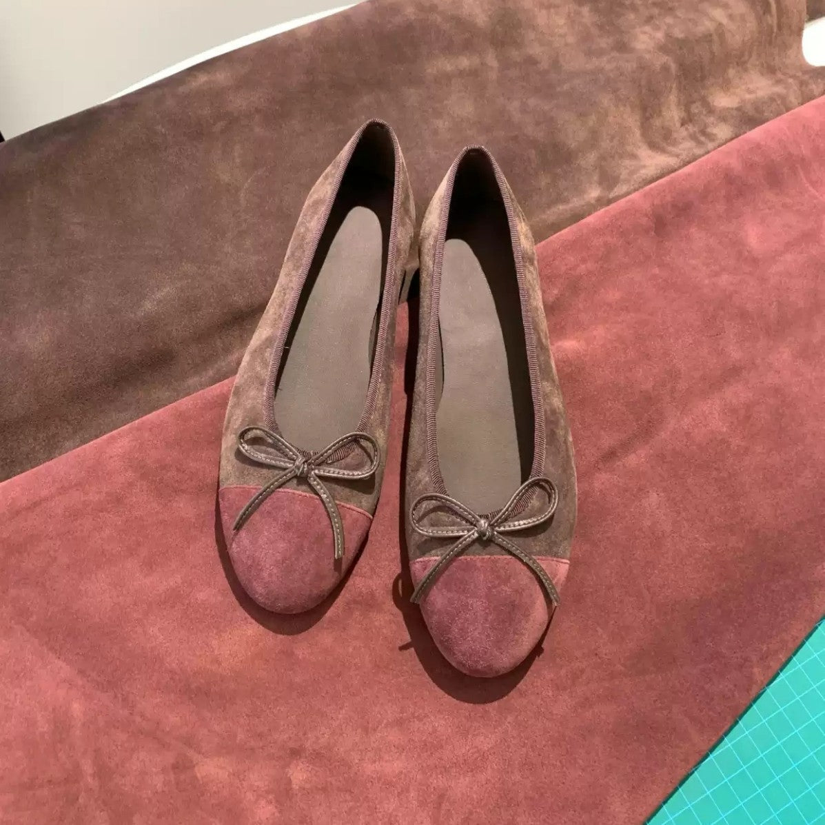 Damen Ballerinas mit dekorativem Schleifenakzent und hochwertiger Veloursleder-Oberfläche R&B