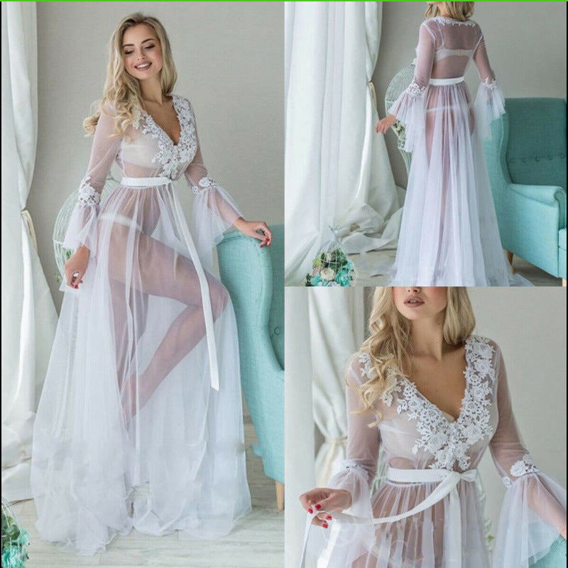 Damen Transparentes Abendkleid mit zierlichen Spitzenapplikationen und schwingendem Tüllsaum R&B