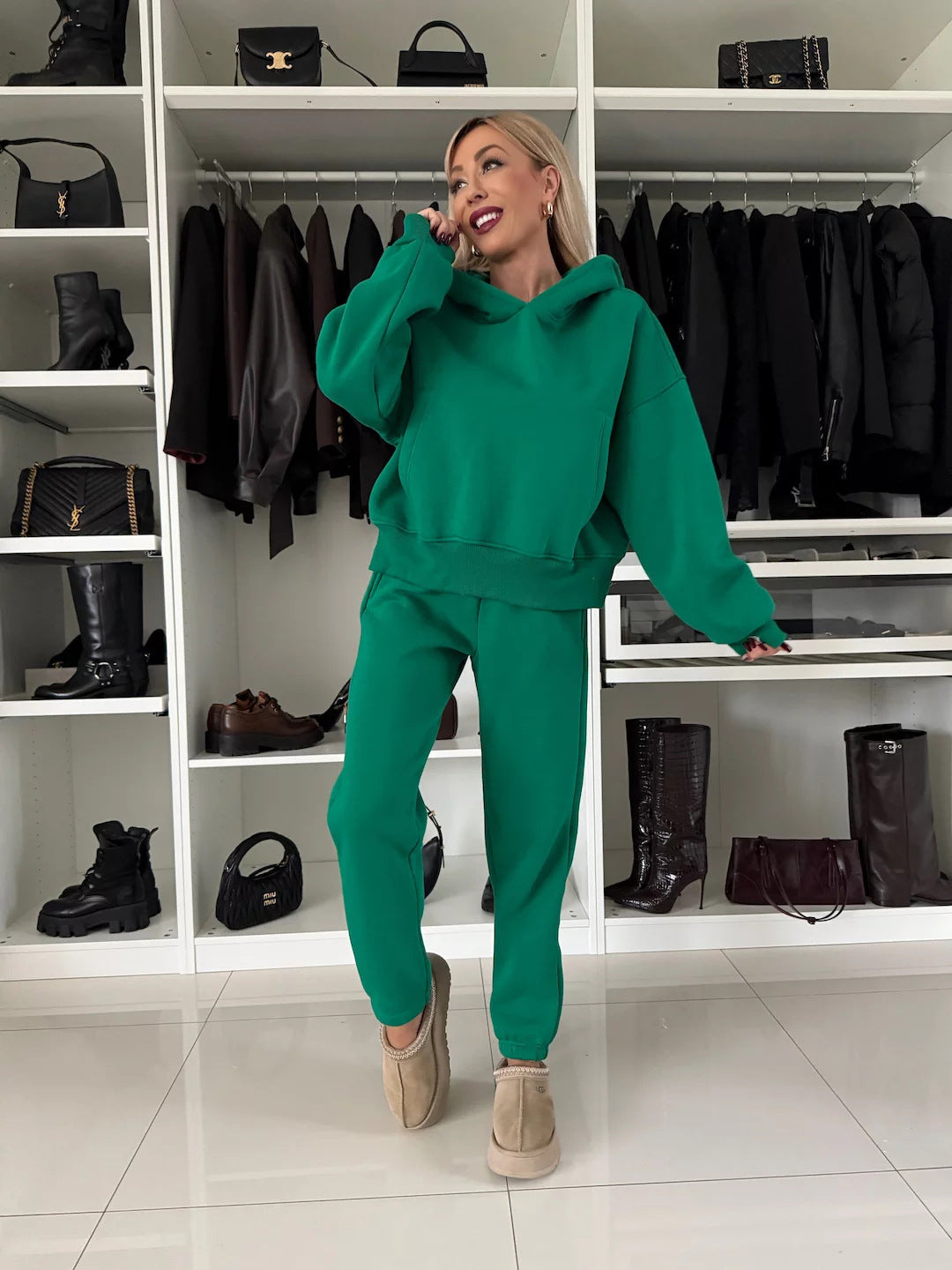 Damen Lässiges Sweatoutfit mit oversized Hoodie und bequemen Jogginghose R&B