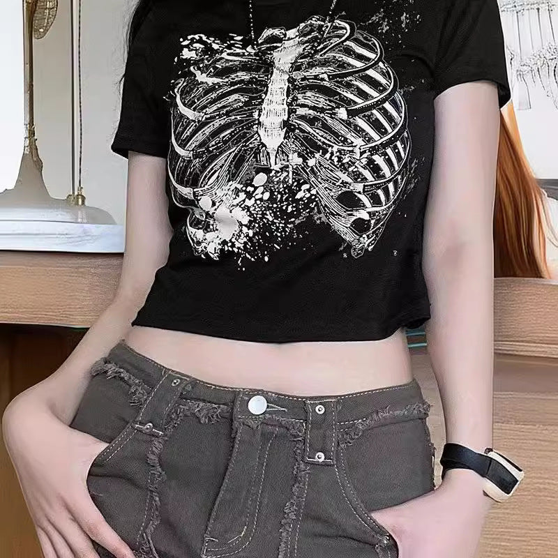 Damen Crop-T-Shirt mit verspieltem Lippenmotiv und modernem Schriftzug R&B