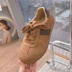 Damen Sneakers aus hochwertigem Wildleder mit modischem Farbakzent