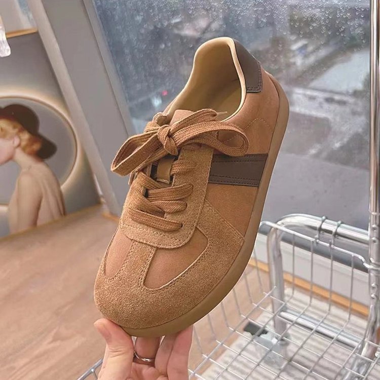 Damen Sneakers aus hochwertigem Wildleder mit modischem Farbakzent