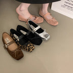 Damen Ballerinas aus weichem Wildleder mit verstellbarem Riemen und dekorativer Schleife