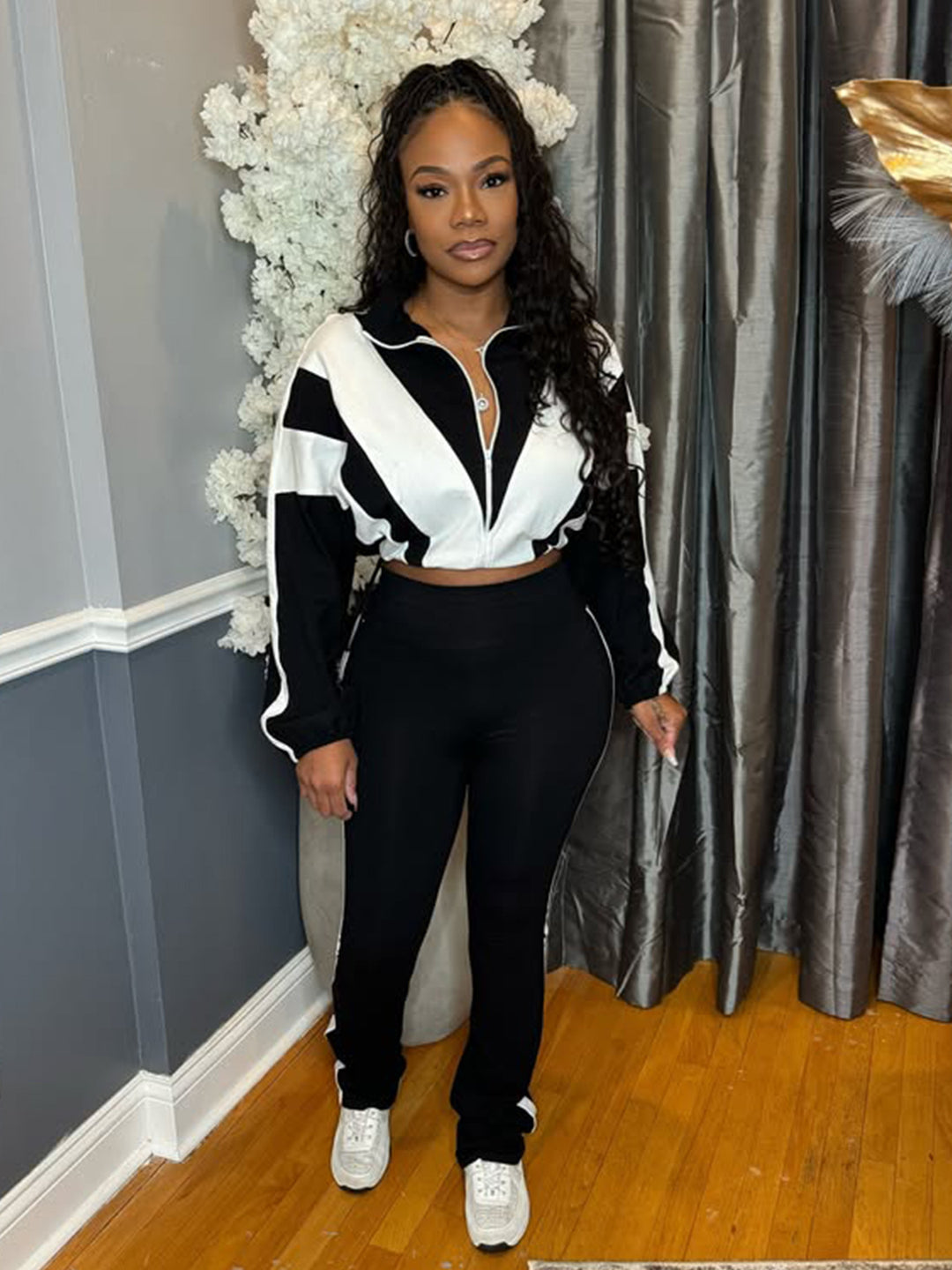 Damen Sportliches Zweiteiliges Set mit cropped Jacke und figurbetonten Leggings R&B