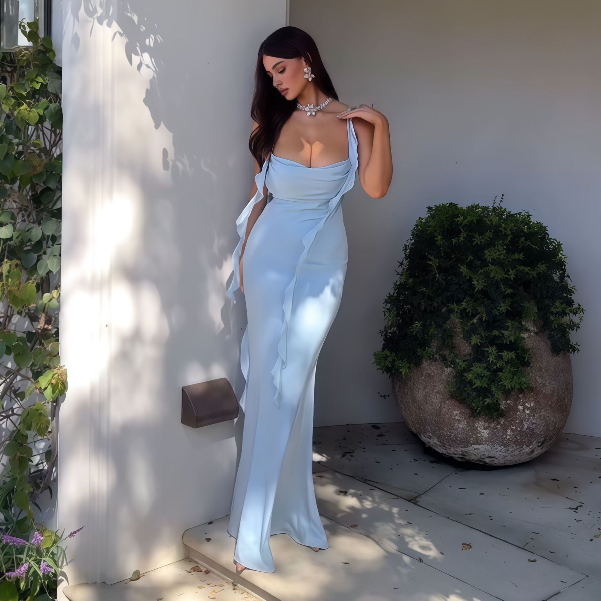 Damen Elegantes Maxi-Kleid mit asymmetrischen Rüschendetails und tiefem V-Ausschnitt R&B