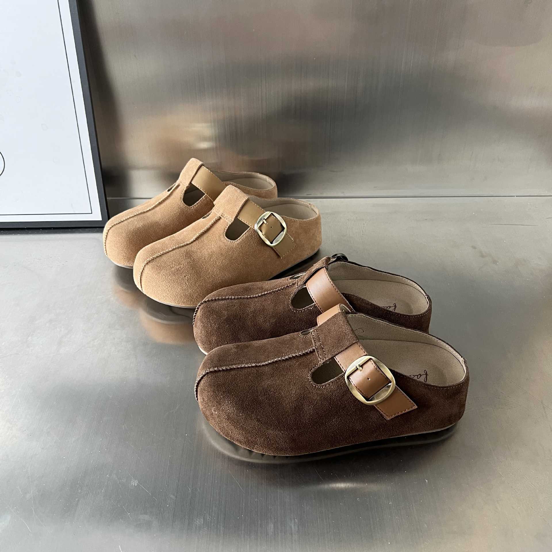 Damen Komfortable Clogs mit elegantem Schnallenverschluss aus feinem Wildleder R&B