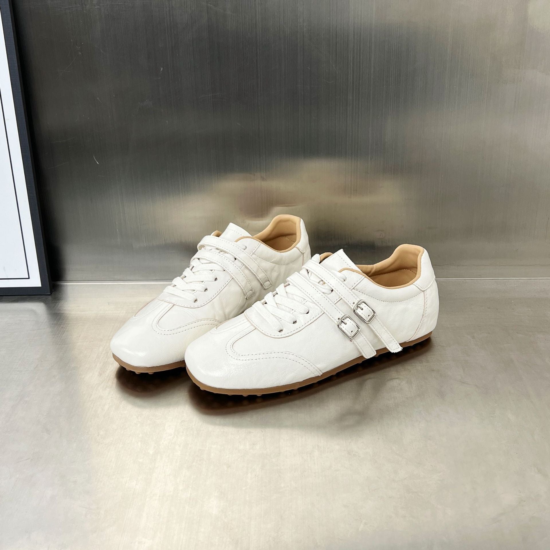 Damen Sportliche Sneaker mit verstellbaren Riemen und bequemer Sohle R&B