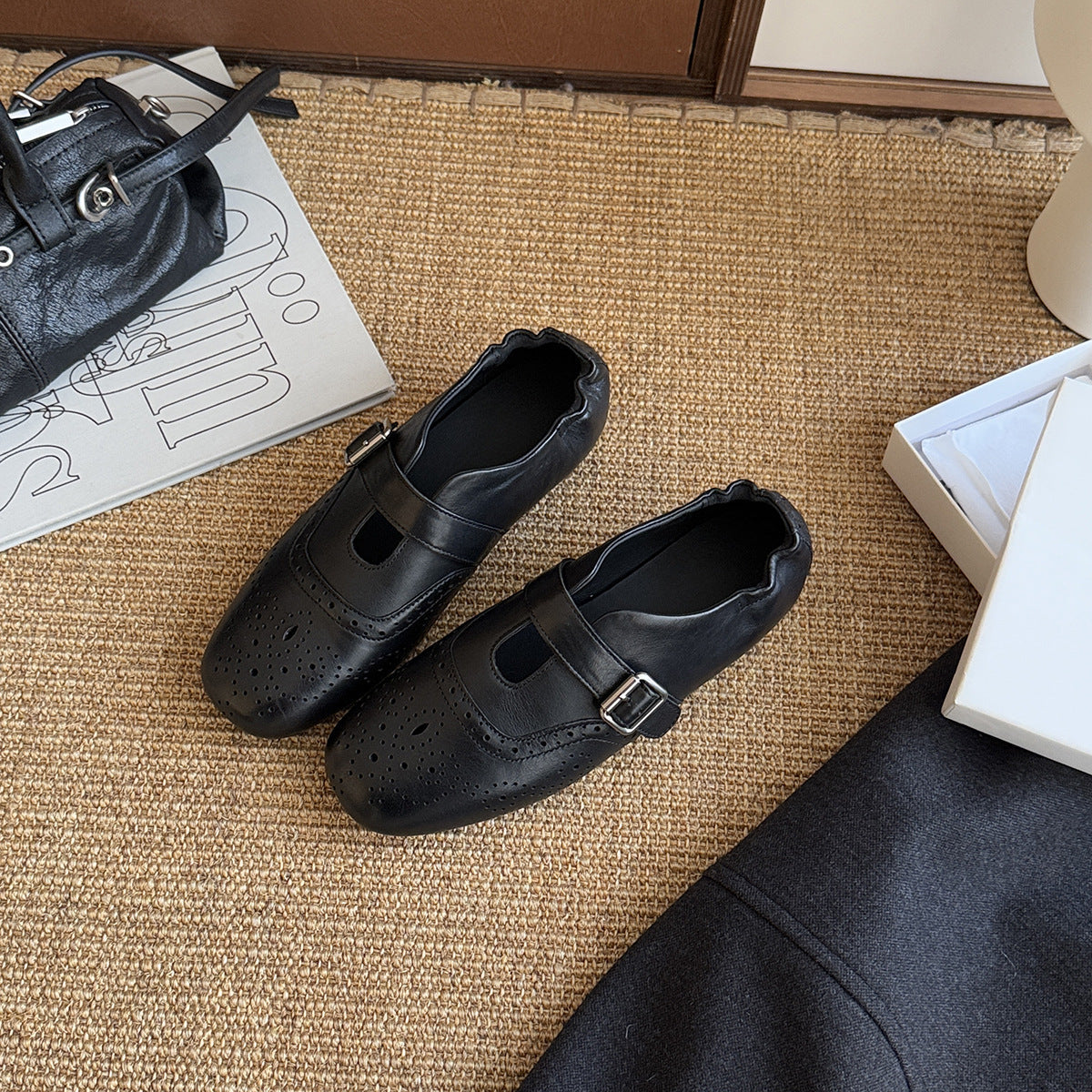 Damen Mokassins mit elegantem Riemchen und modischer Perforation