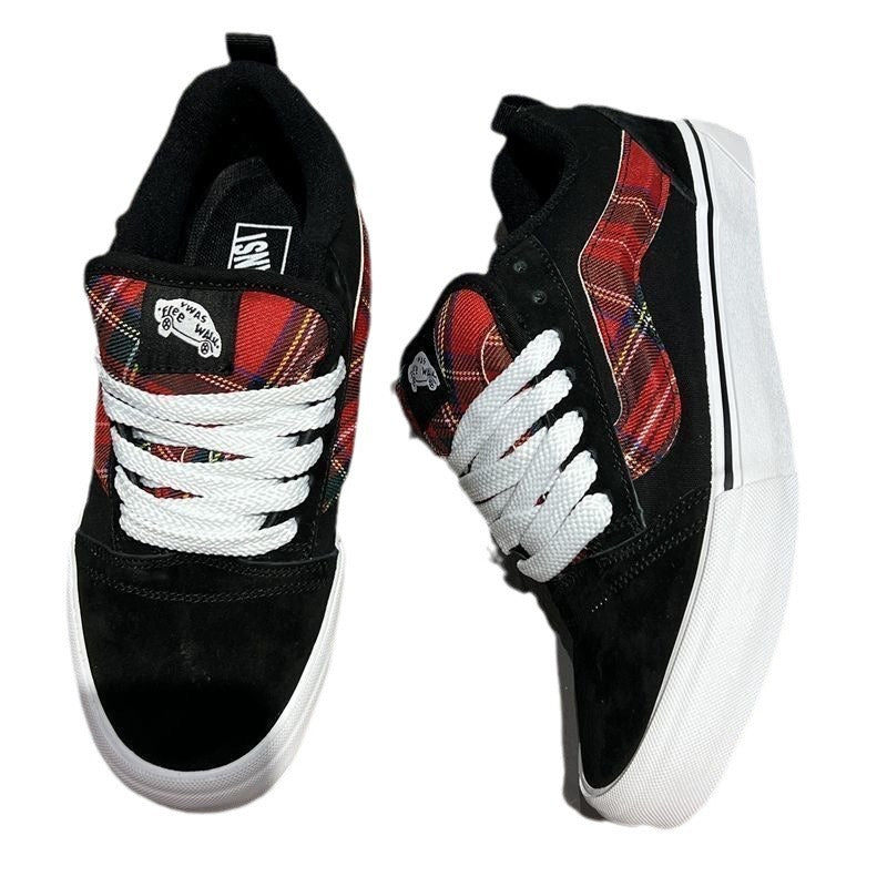 Damen Sneakers mit kariertem Obermaterial und robustem Veloursleder
