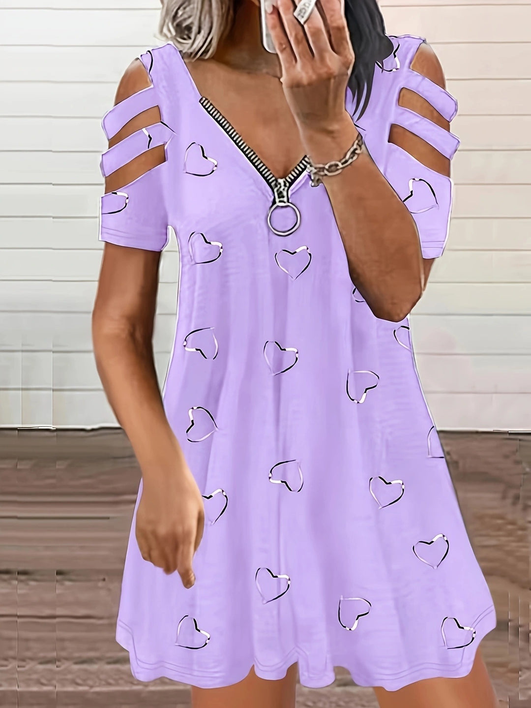 Damen Kleid mit Herzmotiv und seitlichen Cut-Outs R&B